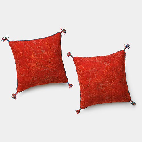 Blue-red cushions<span style="font-size: 16px;">&nbsp&nbsp&nbsp|&nbsp&nbsp&nbsp</span><i>Kék-vörös párnák</i>