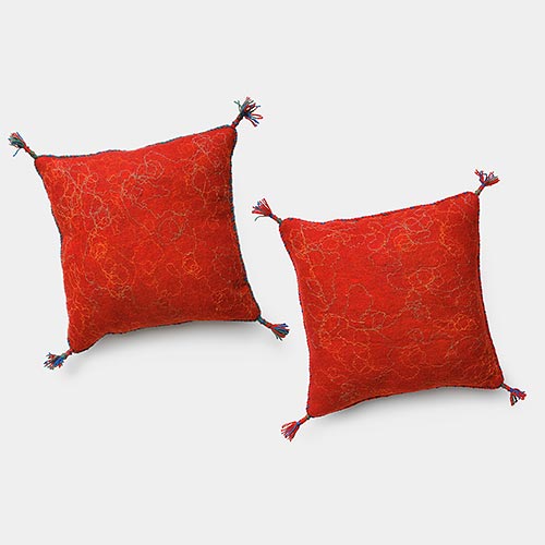 Blue-red cushions<span style="font-size: 16px;">&nbsp&nbsp&nbsp|&nbsp&nbsp&nbsp</span><i>Kék-vörös párnák</i>