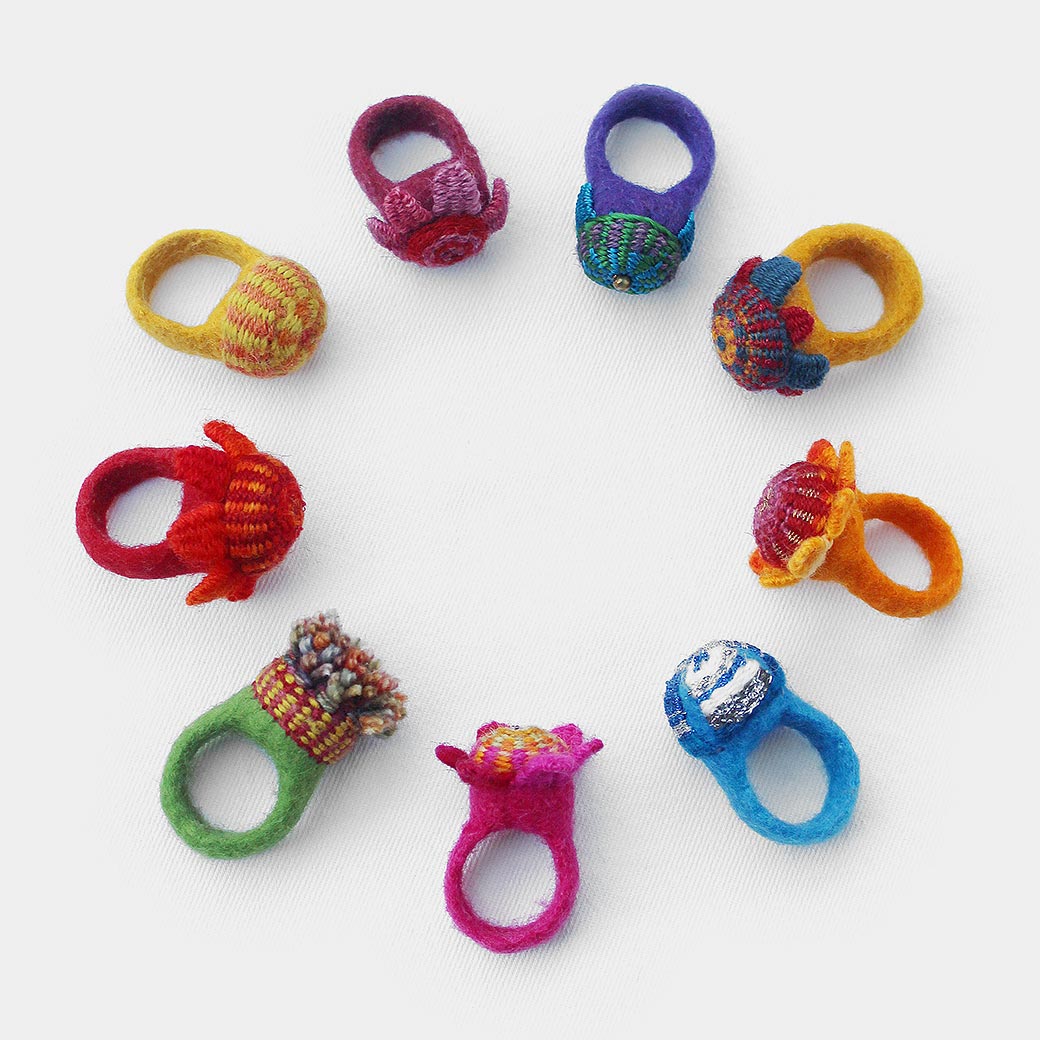 Felted rings with weaving<span style="font-size: 16px;">&nbsp&nbsp&nbsp|&nbsp&nbsp&nbsp</span><i>Nemezgyűrűk szövéssel</i>