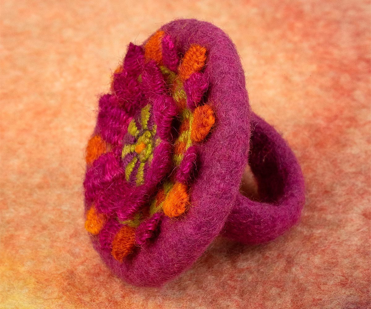 Felted rings with weaving<span style="font-size: 16px;">&nbsp&nbsp&nbsp|&nbsp&nbsp&nbsp</span><i>Nemezgyűrűk szövéssel</i>