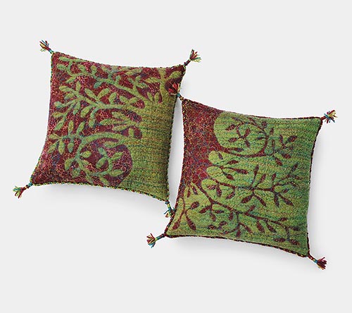 Three-pattern cushions<span style="font-size: 16px;">&nbsp&nbsp&nbsp|&nbsp&nbsp&nbsp</span><i>Faág-mintás párnák</i>