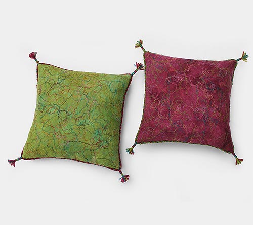 Three-pattern cushions<span style="font-size: 16px;">&nbsp&nbsp&nbsp|&nbsp&nbsp&nbsp</span><i>Faág-mintás párnák</i>