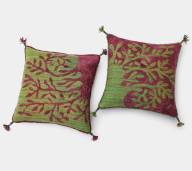 Three-pattern cushions<br><span style="font-size: 10px;">––––––––––––––––––––––––––––––––––––––––––––</span><br><i>Faág-mintás párnák</i>