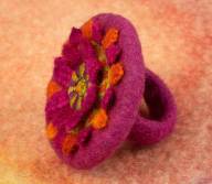 Felted rings with weaving<br><span style="font-size: 10px;">––––––––––––––––––––––––––––––––––––––––––––</span><br><i>Nemezgyűrűk szövéssel</i>