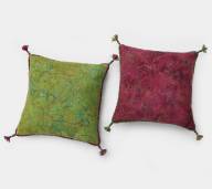 Three-pattern cushions<br><span style="font-size: 10px;">––––––––––––––––––––––––––––––––––––––––––––</span><br><i>Faág-mintás párnák</i>